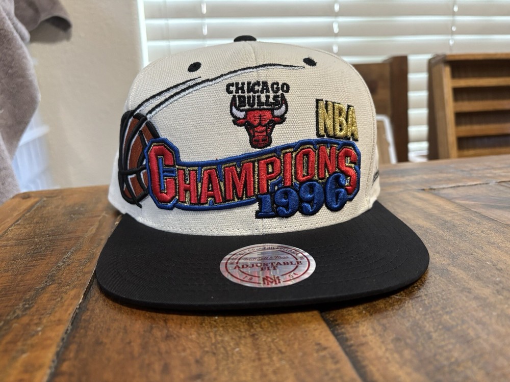 Chicago Bulls 1996 NBA champions Mitchell & Ness Off White Snapback Hat Black UV