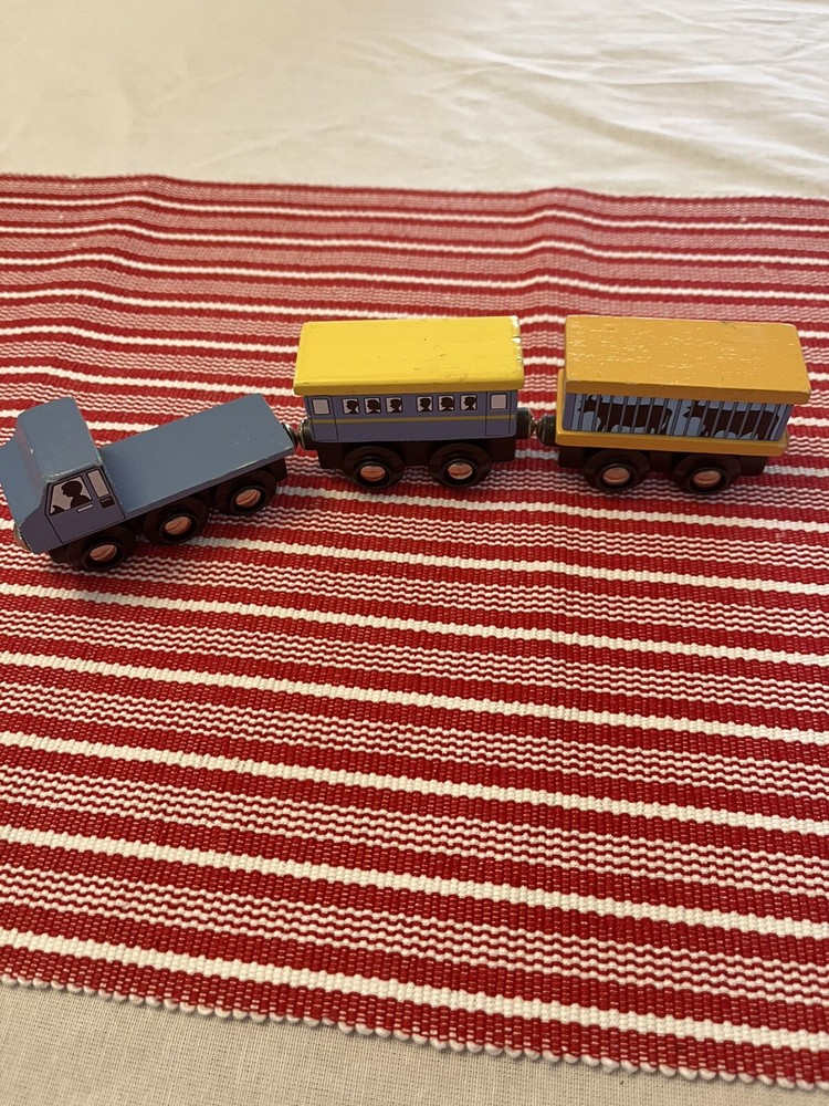 Thomas And Friends Magnetic Train Set Passenger Car And Cattle Car Vintage Wood