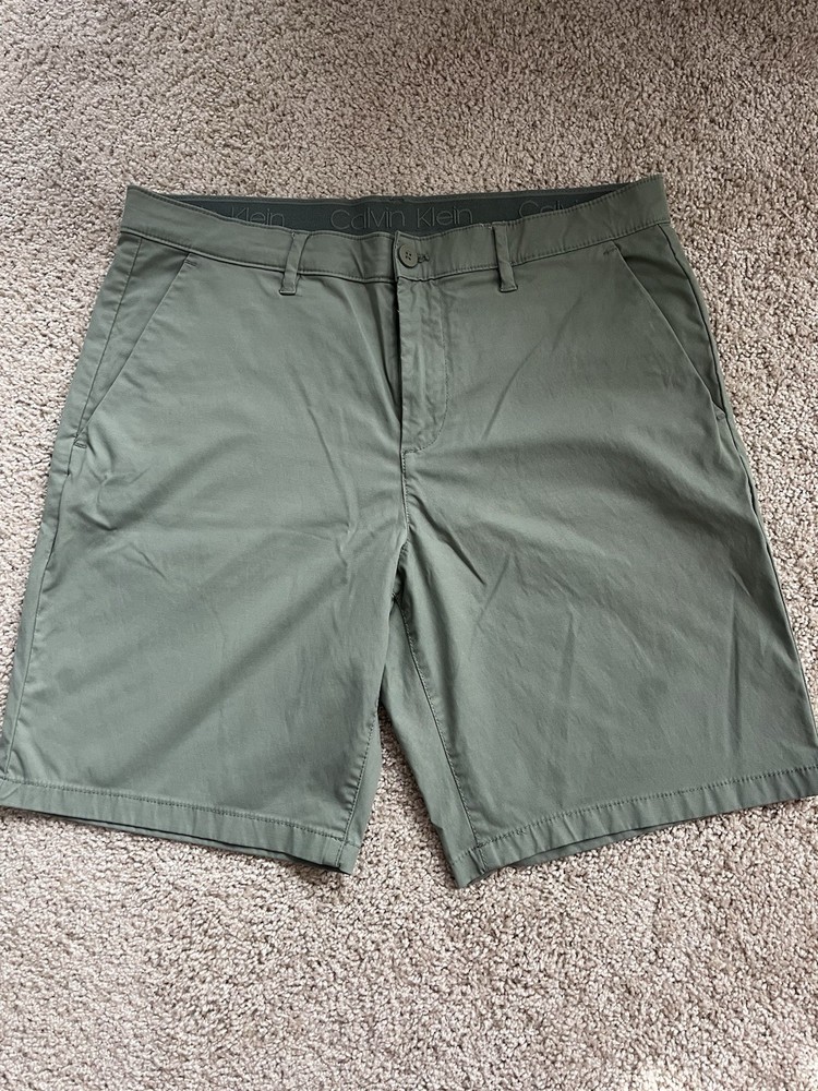 Calvin Klein Men’s Slim Fit Chino Shorts in Green W33 Infinite Flex Waist