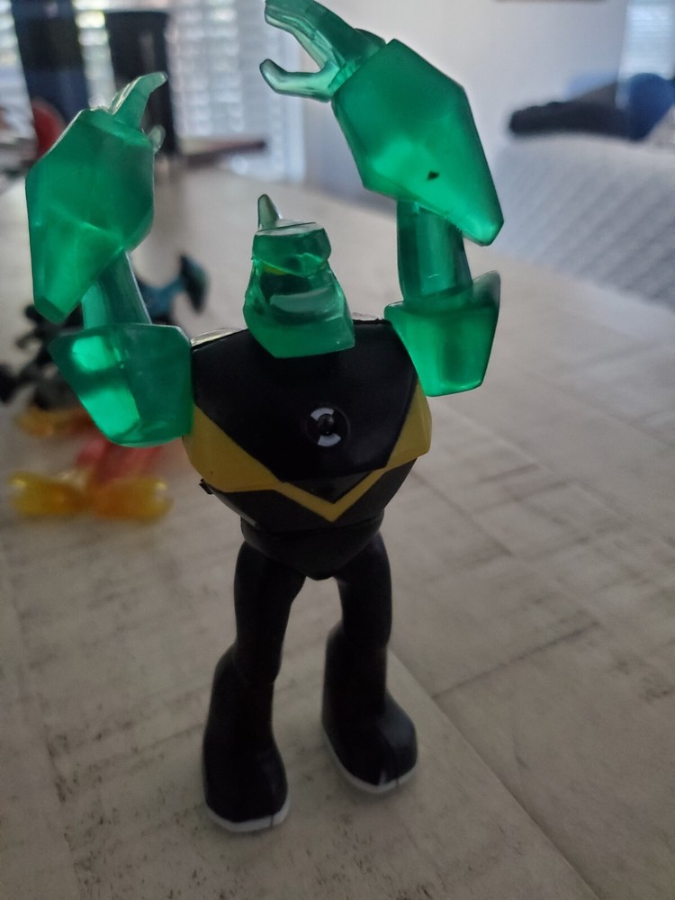 Ben 10 DIAMONDHEAD (6 inch) Diamond Head Deluxe Power Up Action Figure - Loose