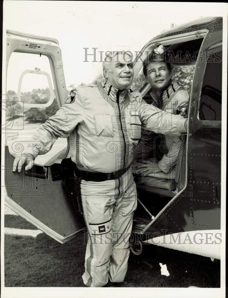 1985 Press Photo Actors Jan-Michael Vincent, Ernest Borgnine in 
