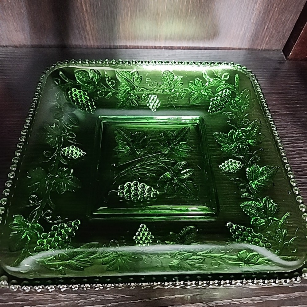 Vintage US Glass Emerald Green Square Beaded Grape Glass Bowl