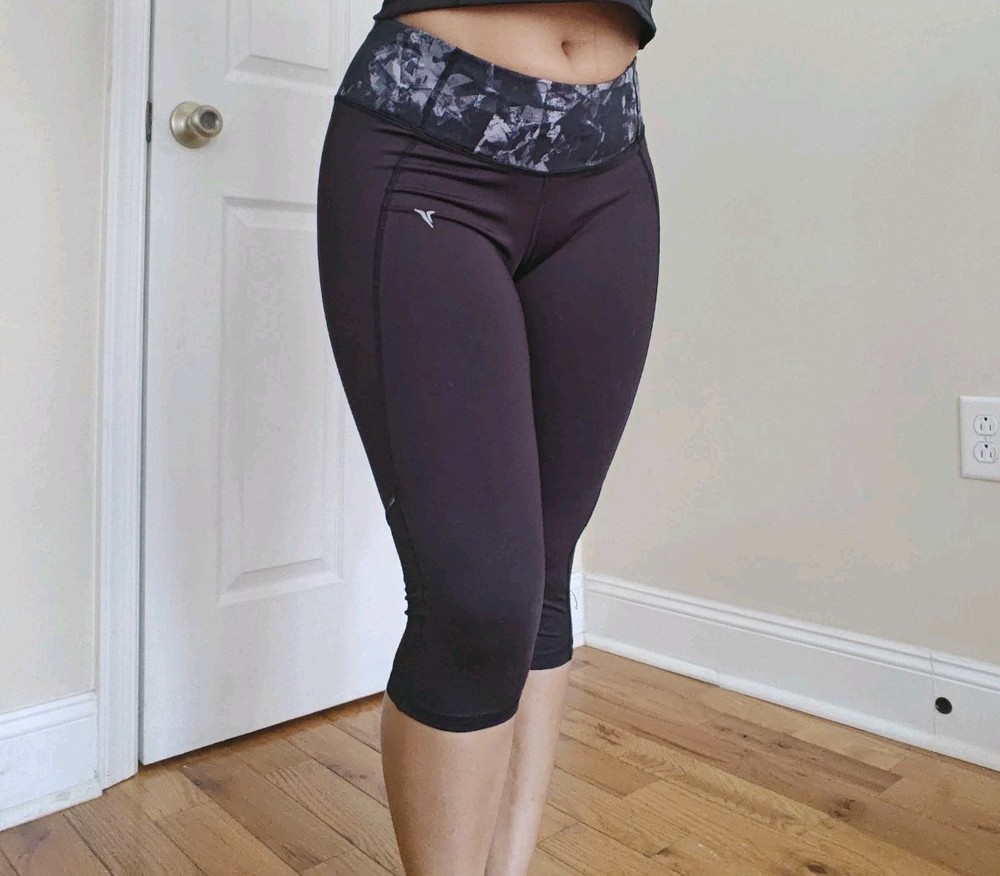 Old Navy Active Medium Go Dry Capri Legging Knee Length Fitted Black Zip Pocket