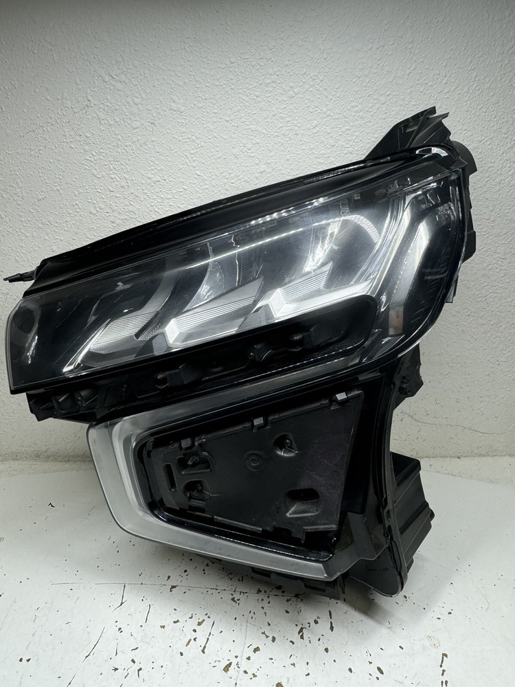2021-2024 Chevrolet Tahoe Headlight LED Driver Side LH Adaptive OEM 85123919