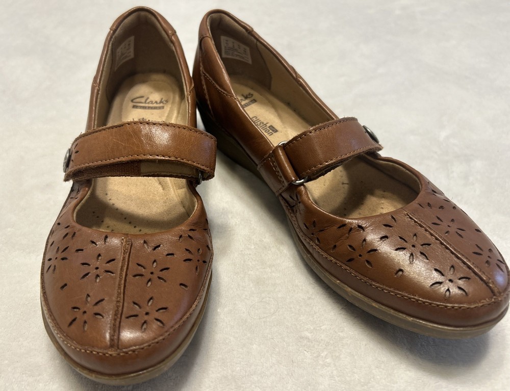 Clarks Women’s Shoes Size 8 Brown Mary Jane Sandals Strappy Leather Cushion