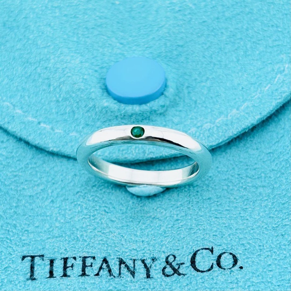 Tiffany & Co. Stacking Ring with Emerald - Size 6.5 - Elegant Jewelry