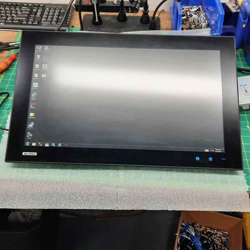 ADVANTECH PPC-4211W Fanless Operator Touch Panel 21.5” Industrial PC