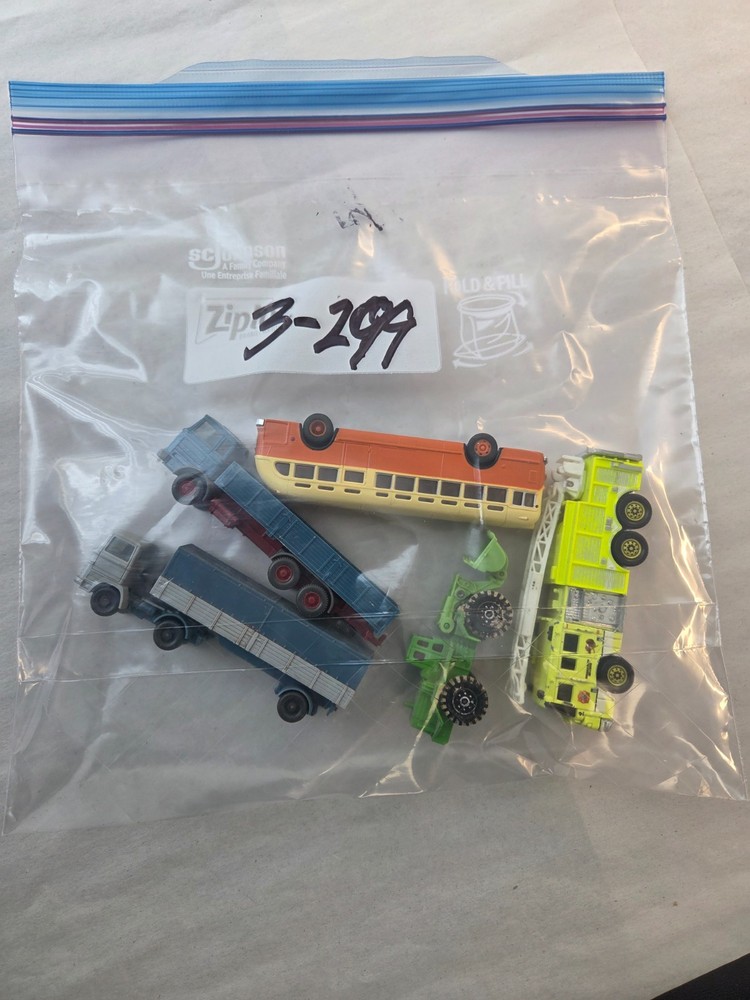Grab Bag HO Scale Cars 5 Pieces Lot# 3-299