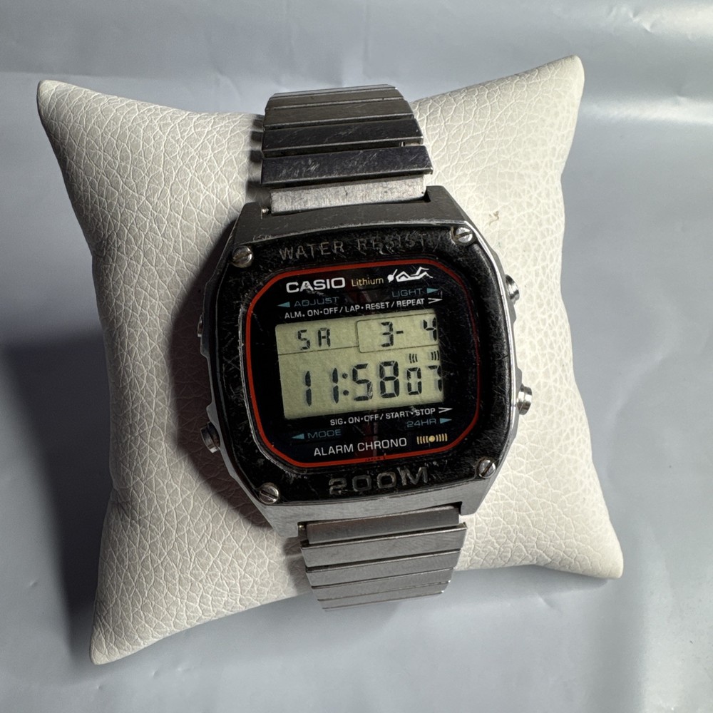 Vintage Casio Diver DW-1000 Digital Quartz Watch w Stainless Band - NEW BATTERY