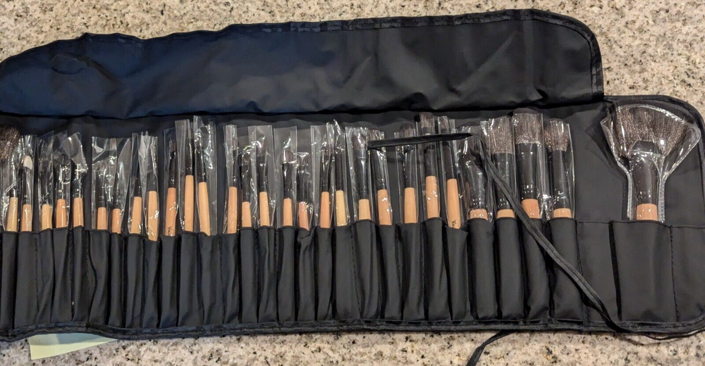 Yuwaku Professional Makeup Brush Set 32 piece Eyeliner Blending Brushes
