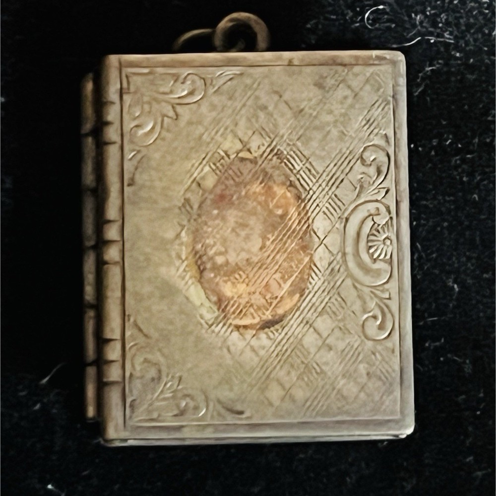 Late Victorian- Early Edwardian Antique Photo Locket Pendant Silverplated copper