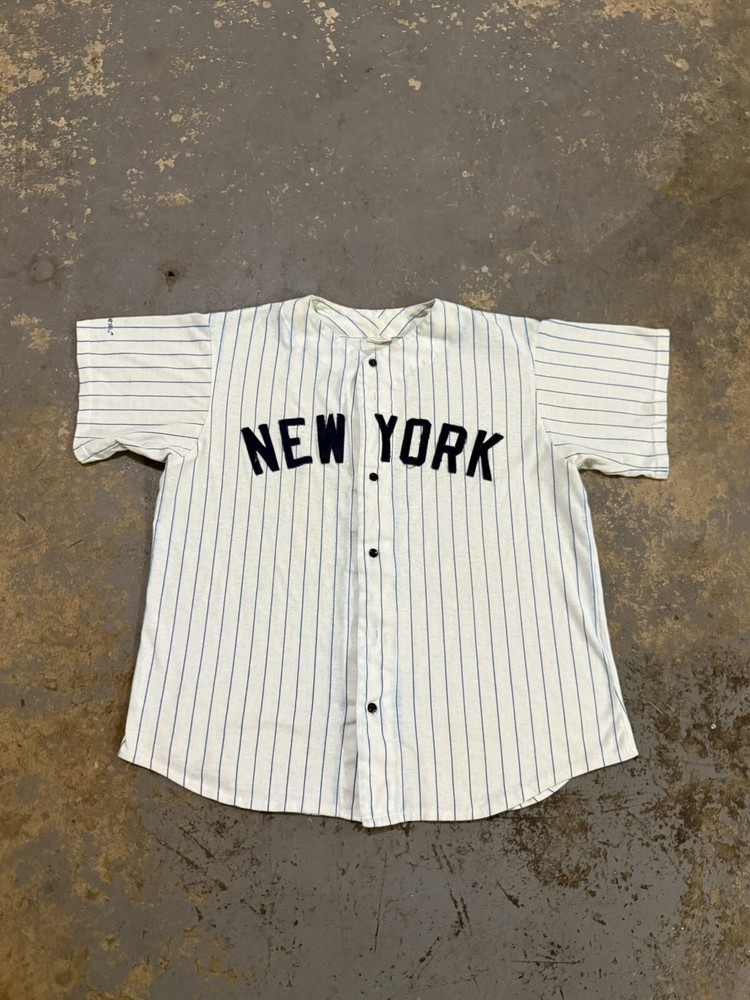 Vintage 90’s Majestic White MLB New York Yankees Pin Stripe Baseball Jersey (XL)