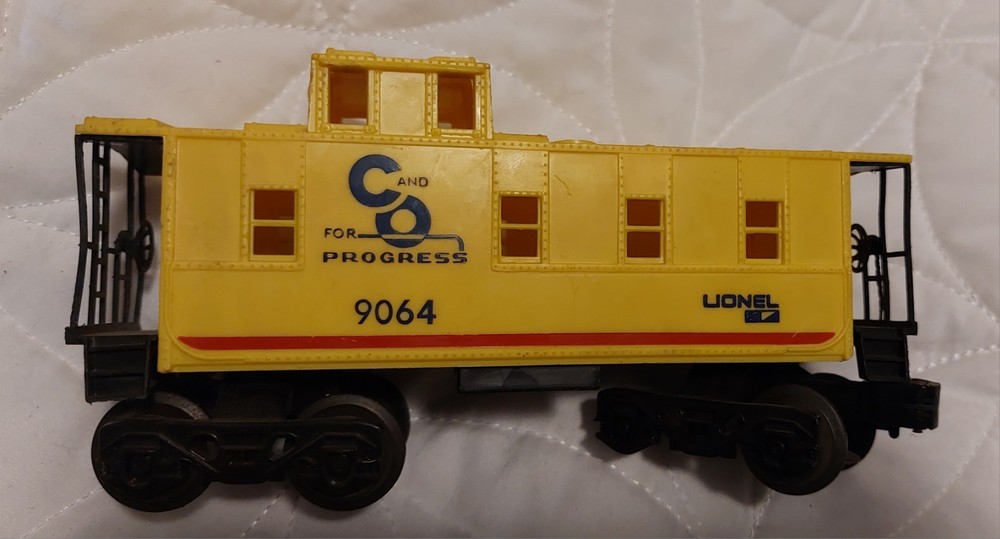 Lionel O Gauge Yellow C&O Caboose #9064 Rare Collectible Model Train
