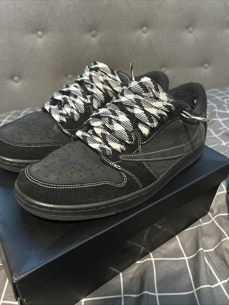 Travis Scott’s Phantom Blacks Size 12 Lightly Used