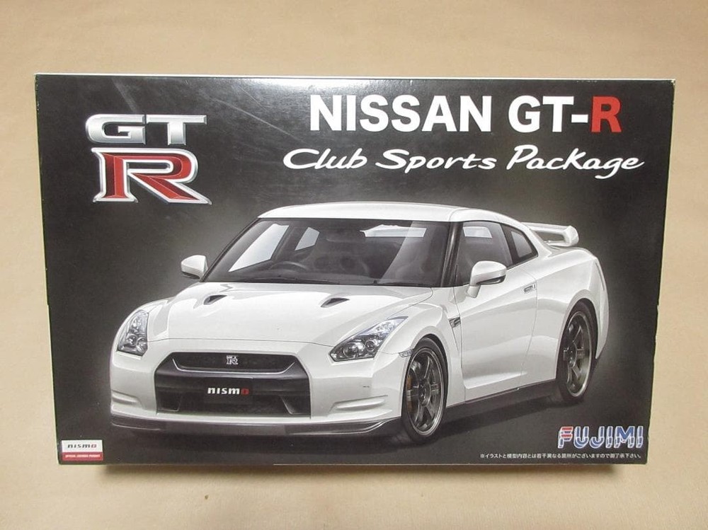 Nissan GT R Nismo Fujimi Model Kit 1/24 Scale Ready to Use Authentic