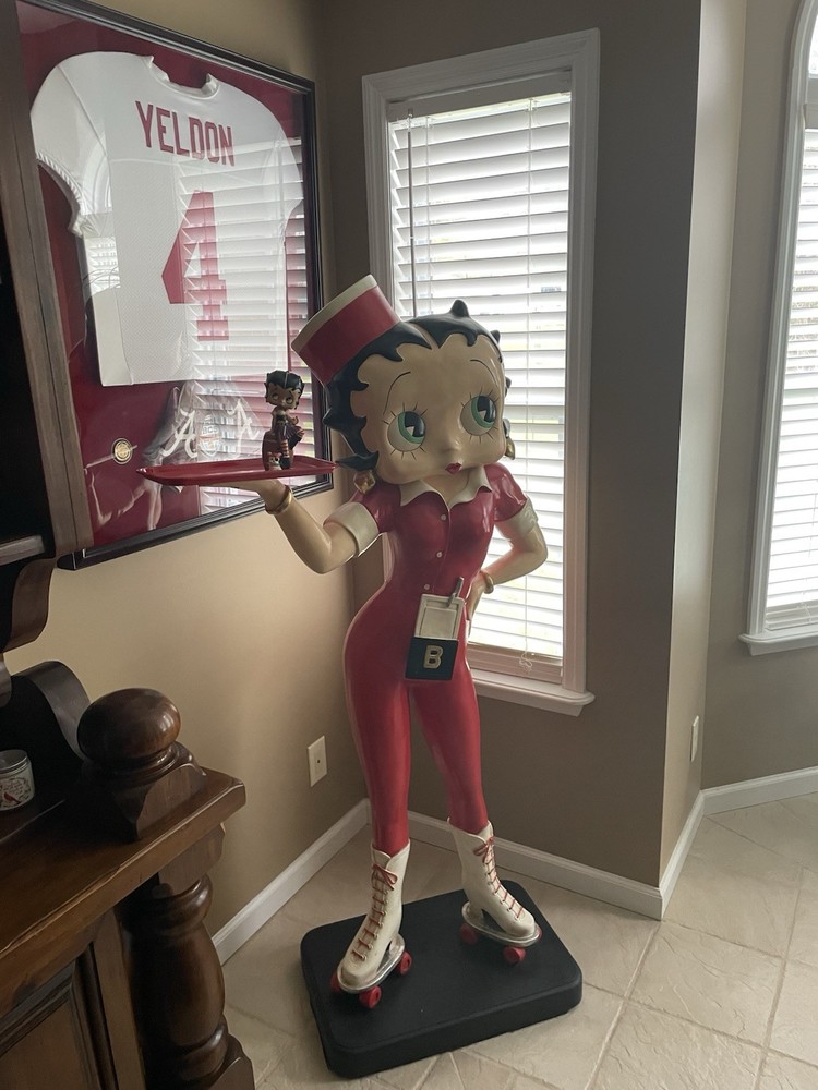 Betty Boop Roller Skating Statue Red Outfit Cartoon Movie TV Character