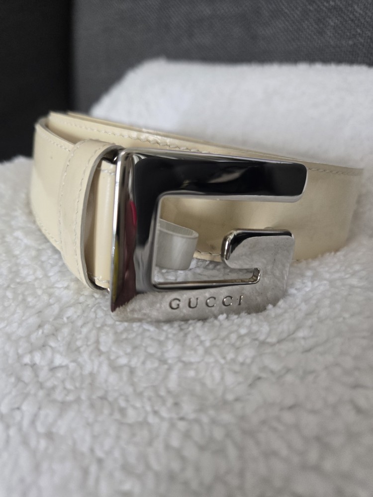 Gucci Leather Belt for Men and Women with Iconic GG Buckle