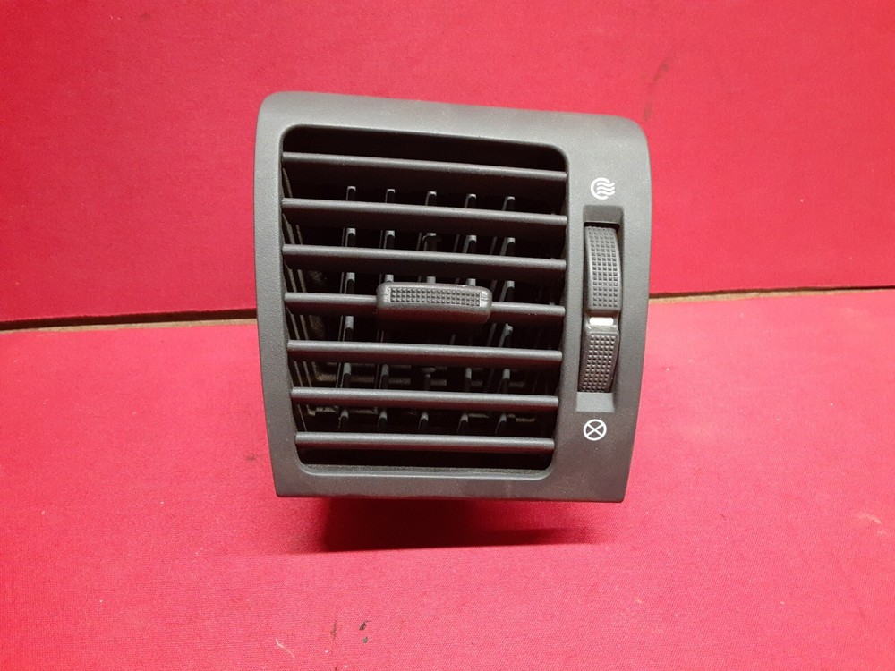 2003 - 2009 Kia Sorento RIGHT Dash Panel Air Vent Grille Unit 97490-3E000