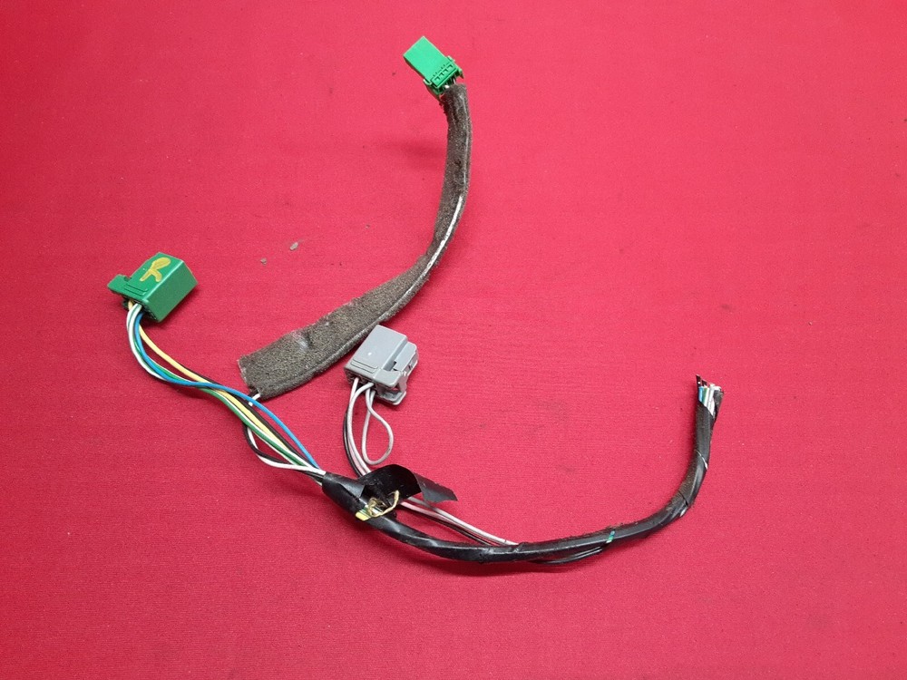 1999-2003 Volvo S80 Passenger Side Tail Light with Pigtails