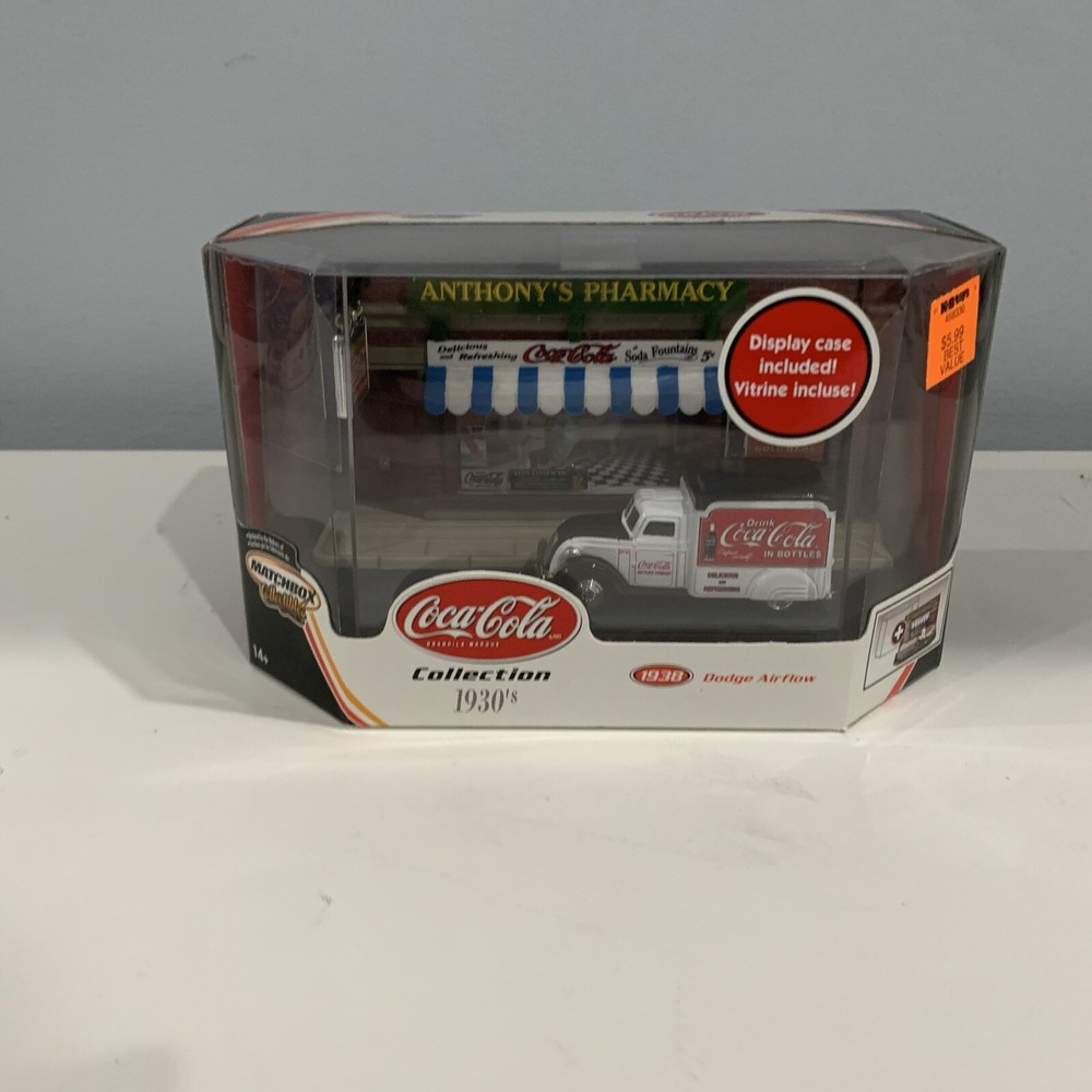 Matchbox 1930's COCA COLA Collection - 1938 DODGE AIRFLOW Diorama