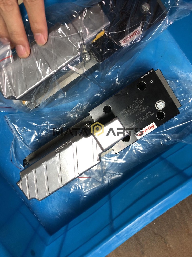 1PCS NEW Rexroth 0811404801 4WRPEH10C3 B100L-2X/G24K0/A1M