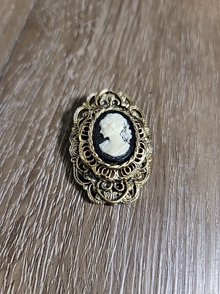Vintage Signed Gerry's Gold Tone Cameo Victorian Brooch Pin Or Pendant 1 3/4 in