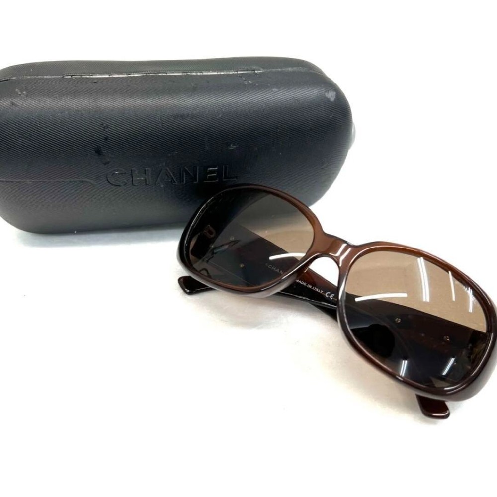 CHANEL 5113 Camellia Brown Sunglasses with Coco Logo Plastic Frame