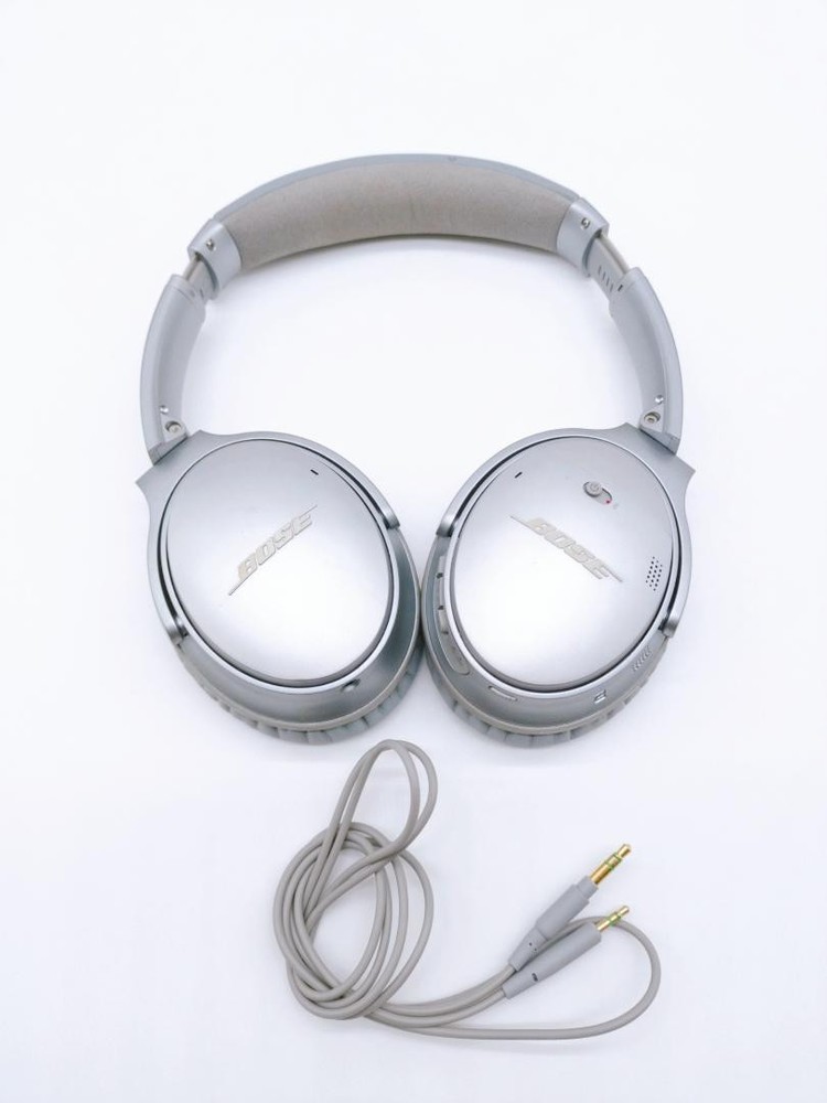 Bose QuietComfort 35 Silver Noise-Cancelling Wireless Headphones Model 317
