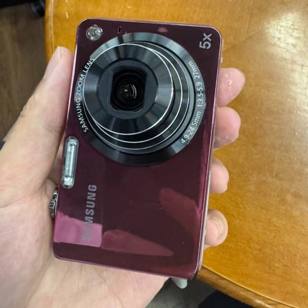 Samsung PL150 12.4 MP selfie Digital Camera with front and rear LCD screens Red