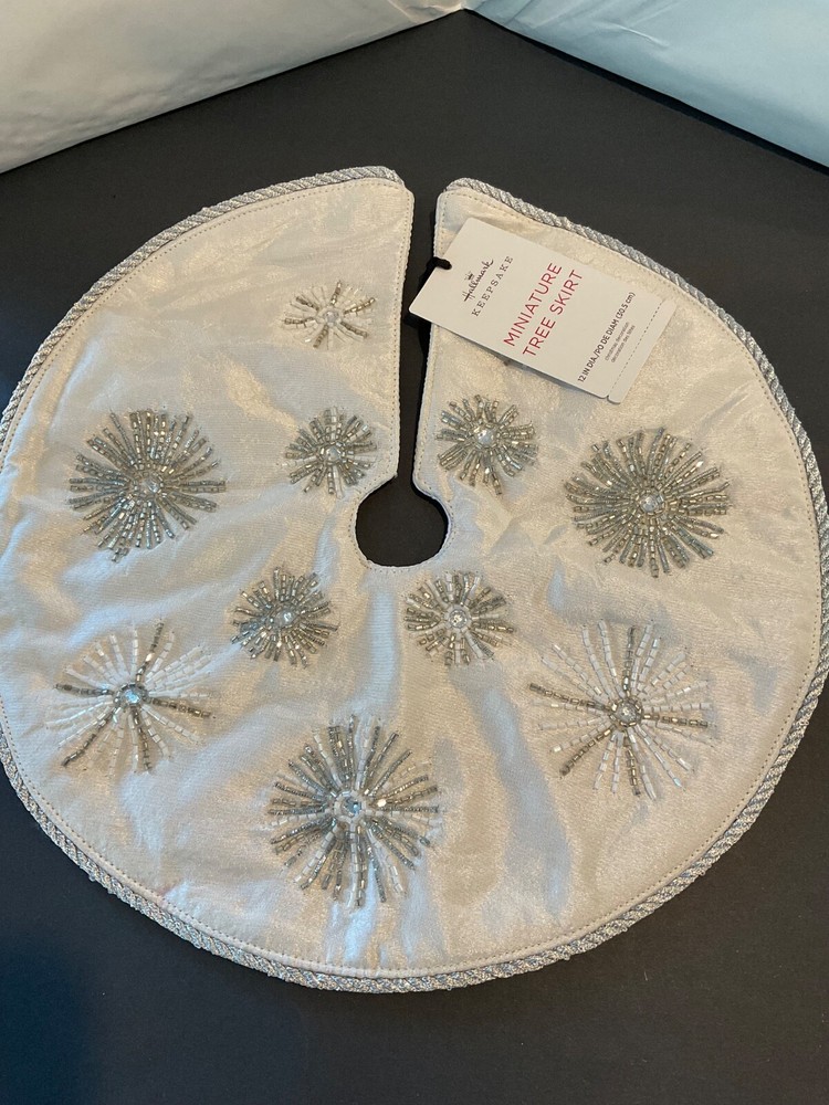 Hallmark Keepsake Mini Tree Skirt Silver Beaded Snowflakes Metallic Rope 2018