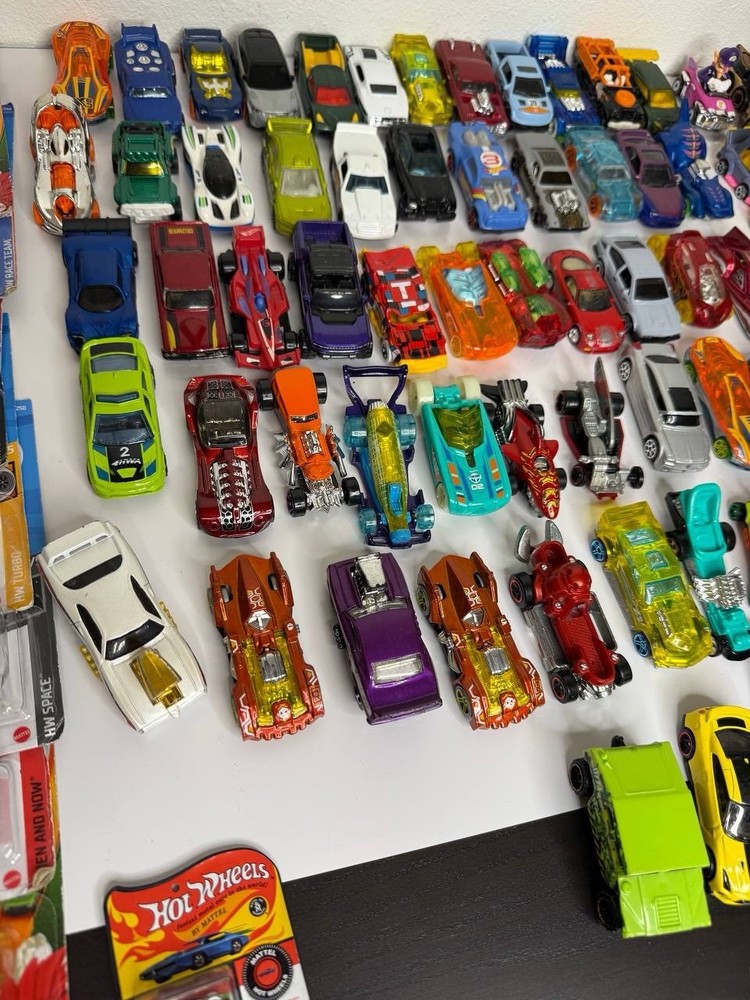 Hot Wheels Collection – 100+ Cars + Case