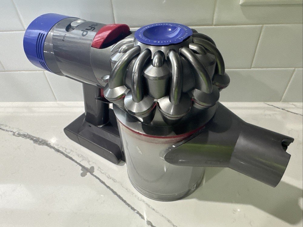 Dyson V7 SV11 Gray Cordless Vacuum Cleaner Tested and Reviewed