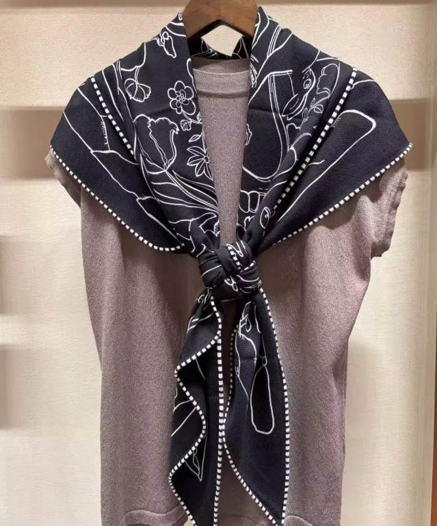 70% Cashmere 30% Silk Square Scarf  triangle line Print Shawl 124X124X200cm new