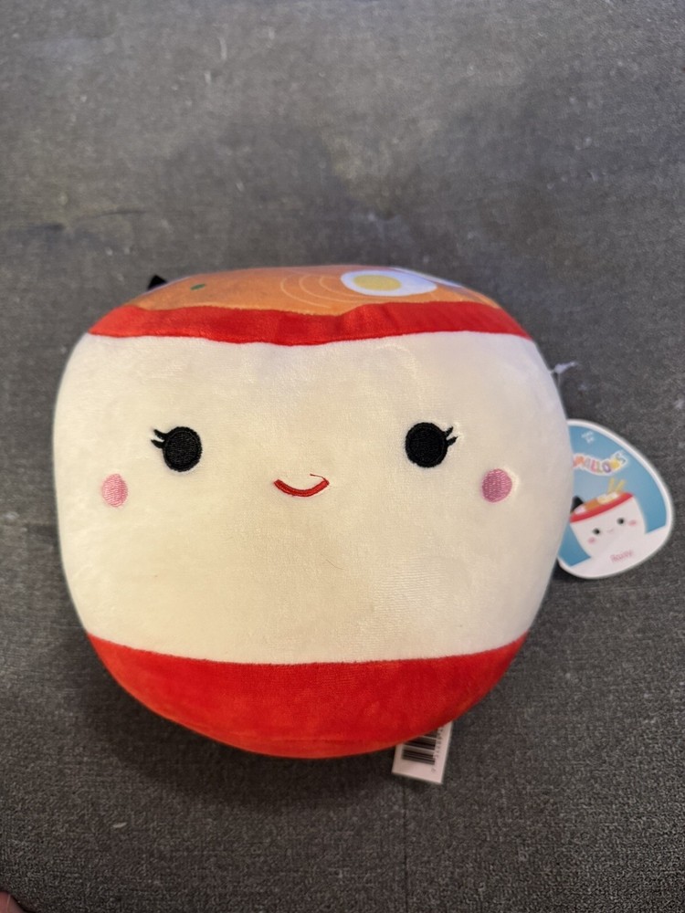 Raisy 8 inch Squishmallow