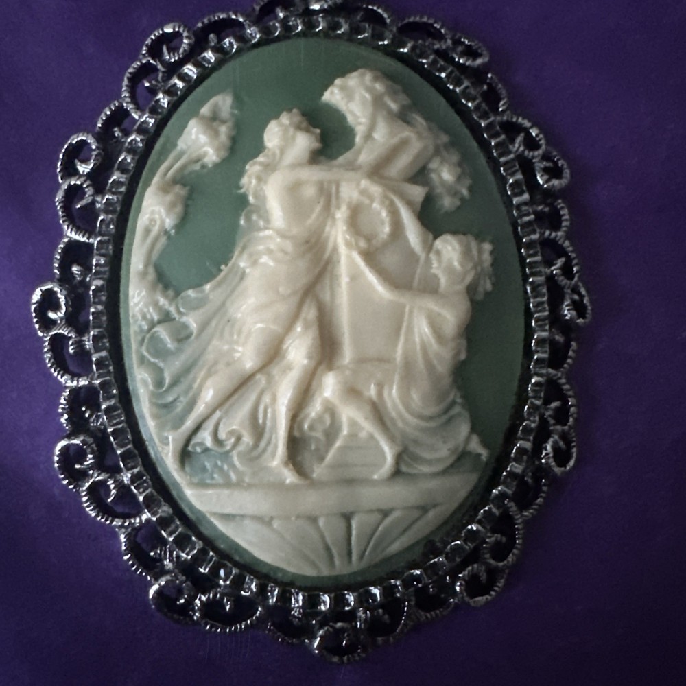 Vintage Scallop Silvertn Blue & Cream Cameo Brooch Necklace Greek figures - Rare