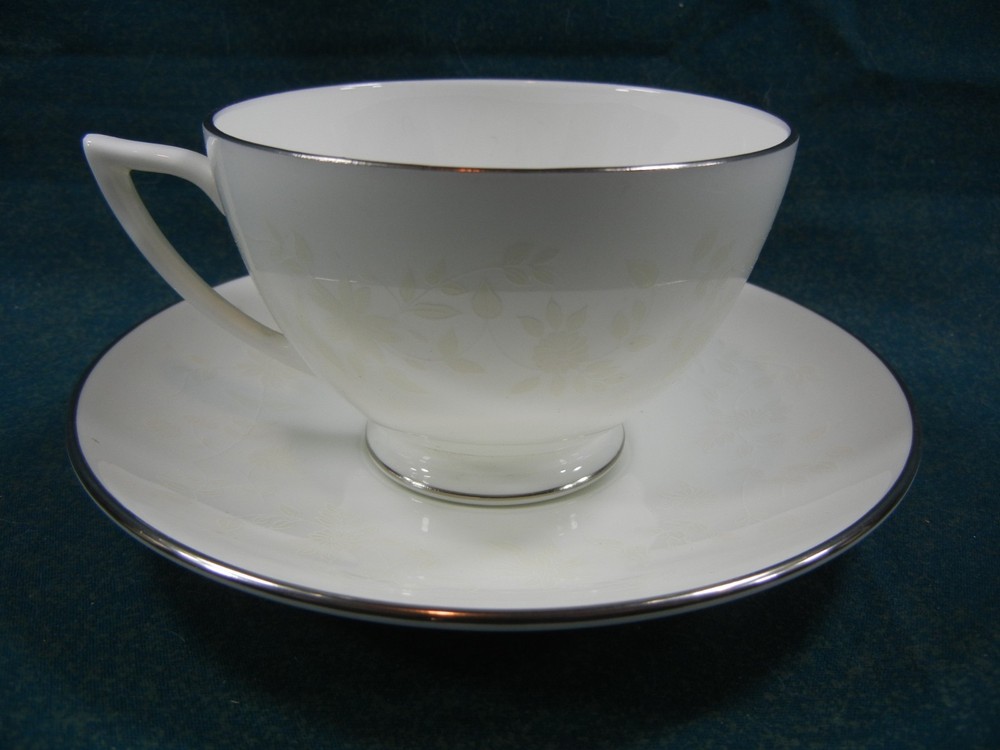 Minton White Paisley Pattern S735 Cup and Saucer Set(s)