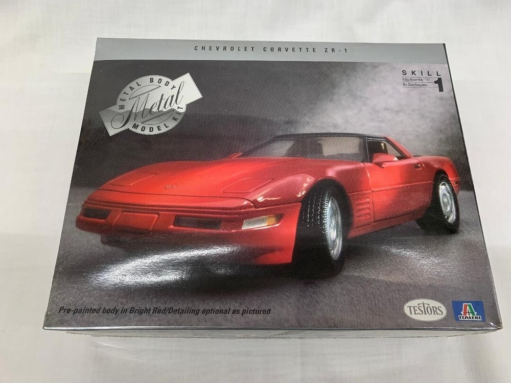 American Muscle Car Legend CHEVROLET CORVETTE C4 Metal Body Model Kit 1:24