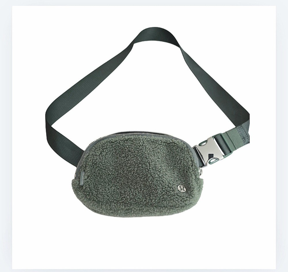 Lululemon Everywhere Belt Bag Fleece Large 2L Light Green Sherpa Fannypack