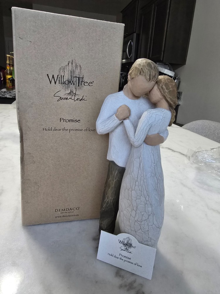 Willow Tree Promise Hand-Painted Figurine by Susan Lordi 26121 New