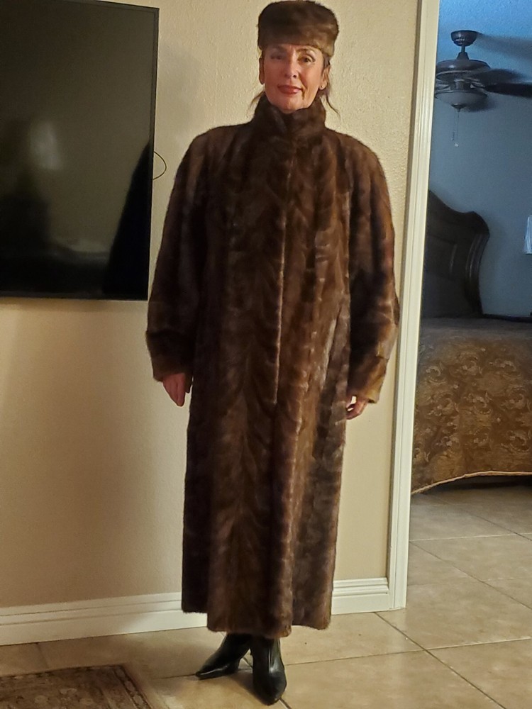 Vintage Full-Length Womens Mink Fur Coat with Matching Hat Unworn-image