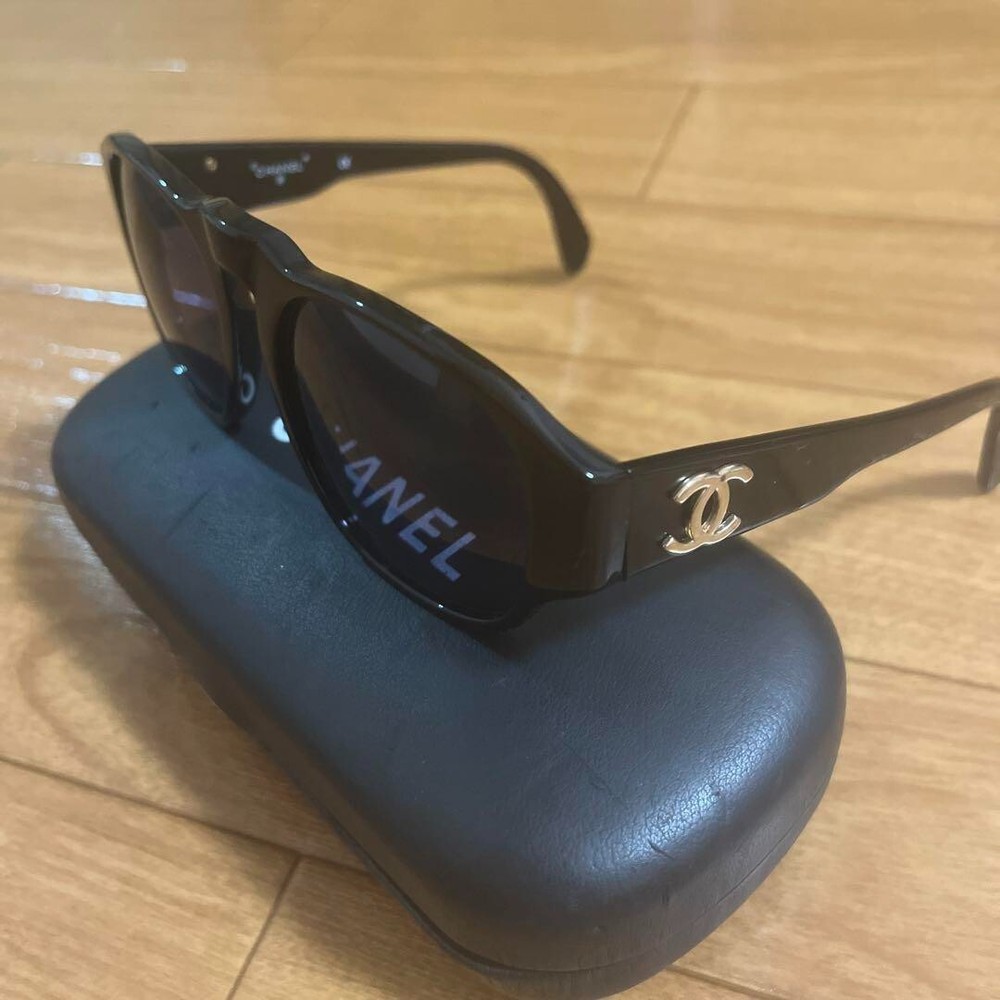 CHANEL Black Sunglasses with Coco Logo Plastic Frame Model 01452 94305 #9