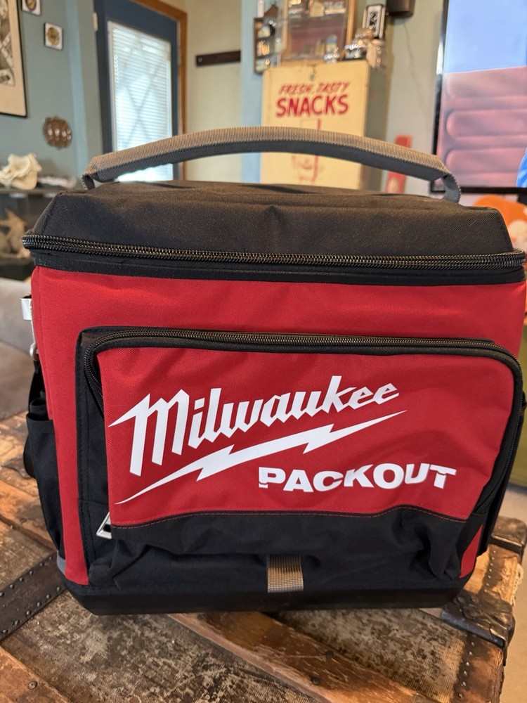 Milwaukee 48-22-8302 PACKOUT Cooler