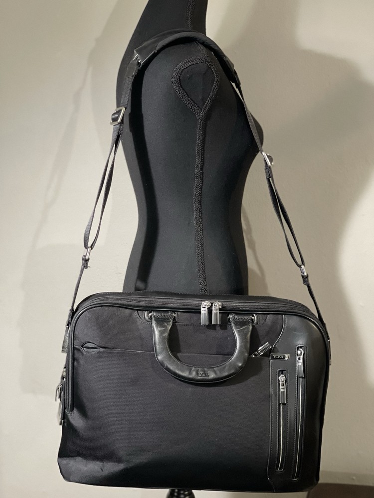 TUMI ARRIVE SLIM BRIEFCASE MESSENGER COMPUTER BAG LEATHER NYLON BLACK