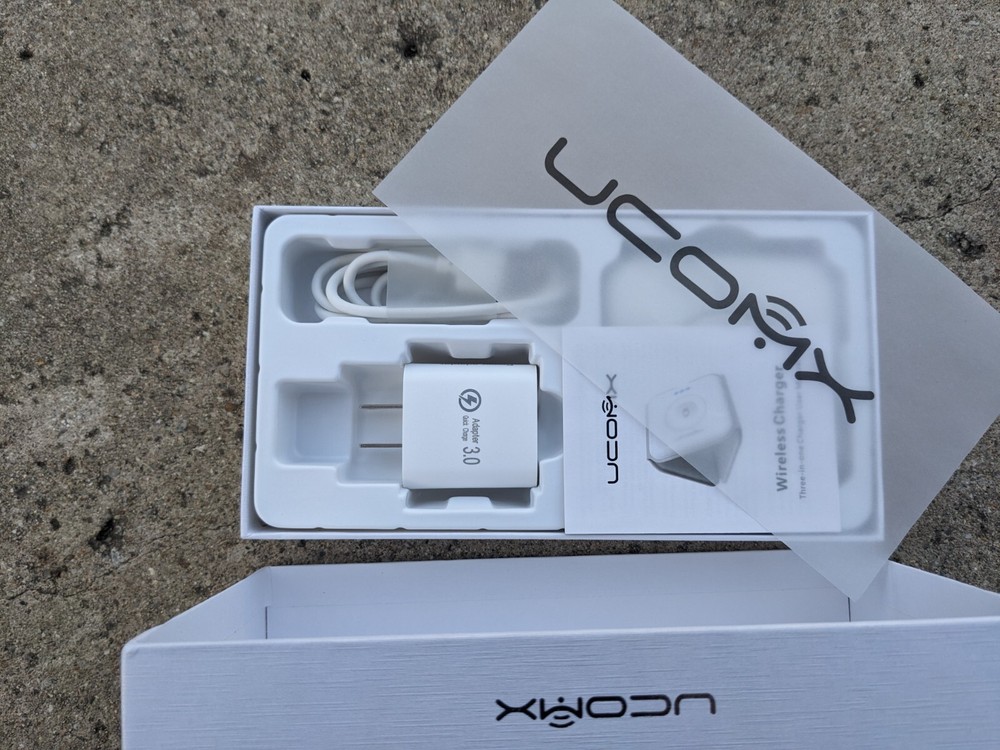 UCOMX 3-in-1 Foldable Wireless Charging Station for iPhone and Airpods