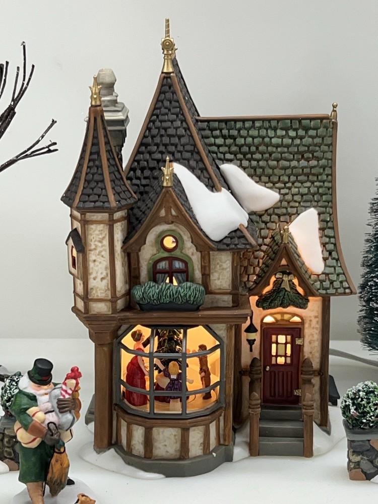 Dept 56 Royal Tree Court Holiday Gift Set 8-Piece Mint 2002 Retired