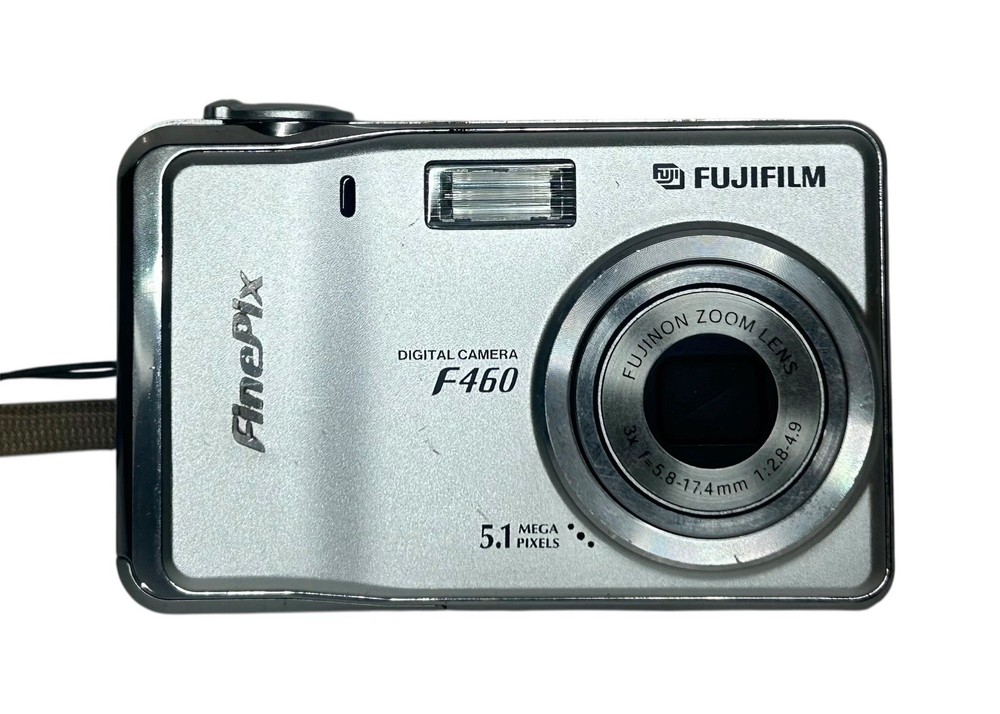 Fujifilm FinePix F460 5.1MP Digital Camera Silver Untested