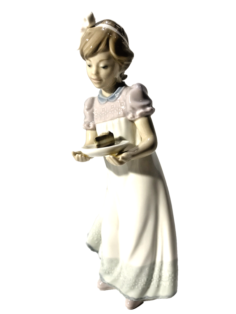 Lladro Porcelain Happy Birthday Figurine 5429 Elegant Gift