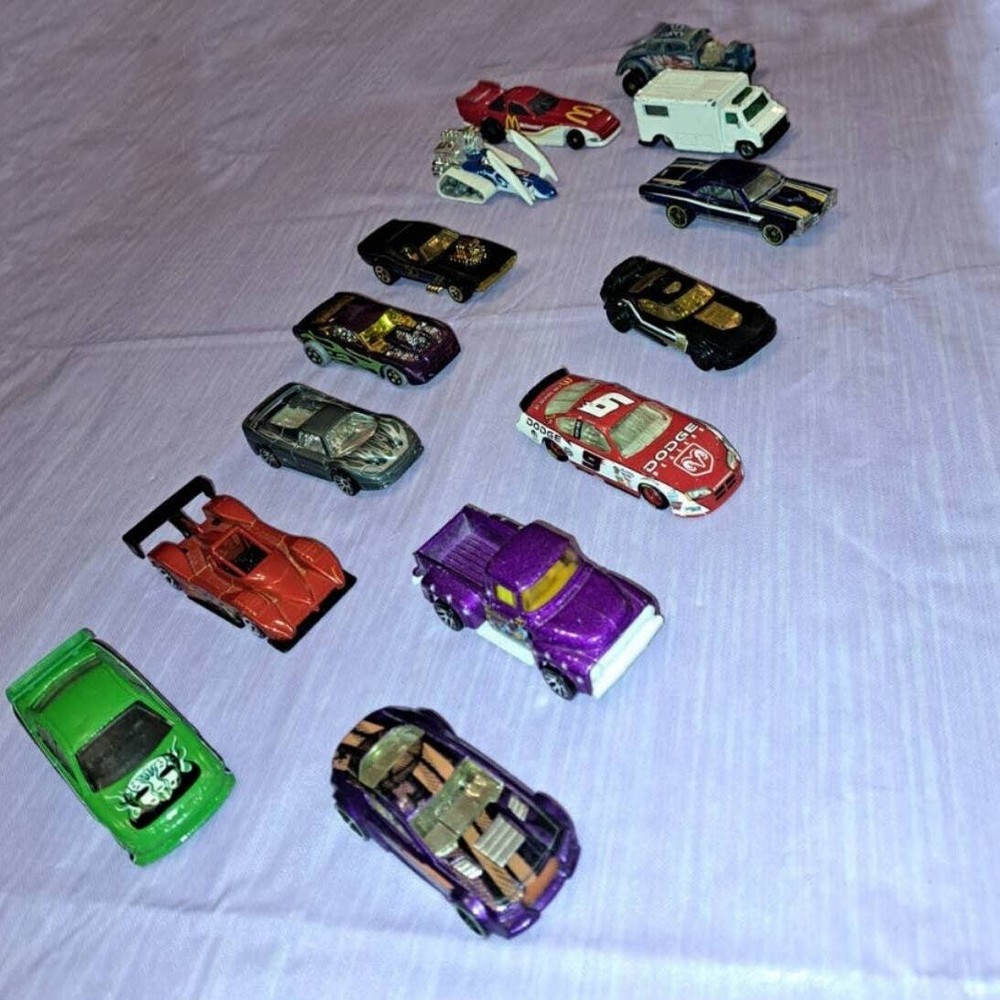 (14) Vintage Hot Wheels & Matchbox Die-Cast Cars & Trucks Bundle