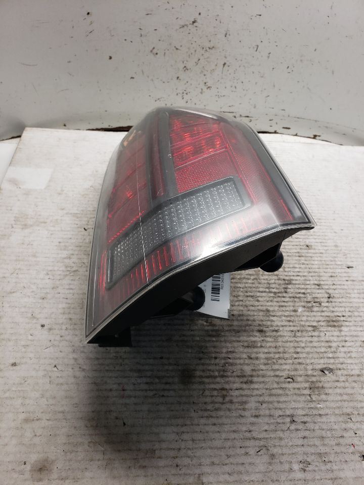 Black Trim Passenger Tail Light for 2013-2014 Chrysler 300 No Smoked Lens 1343189