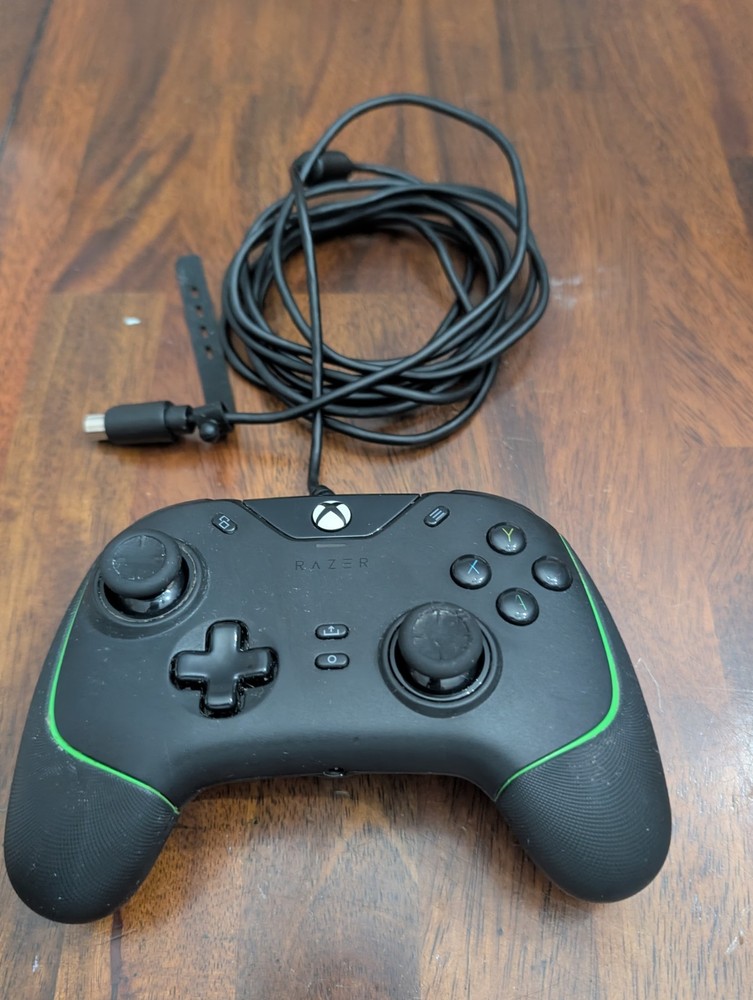 Razer Wolverine V2 Wired Xbox Controller Black RZ06-0356 Xbox Series X/S One PC